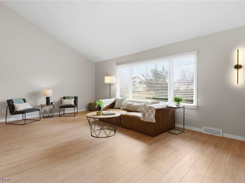 5577 Kilbourne Drive, Lyndhurst, OH 44124 Photo 8