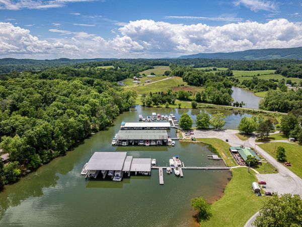 185 Waters Edge Drive, Spring City, TN 37381
