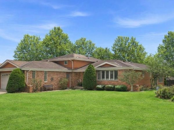 1527 Tanglewood Drive, Schererville, IN 46375