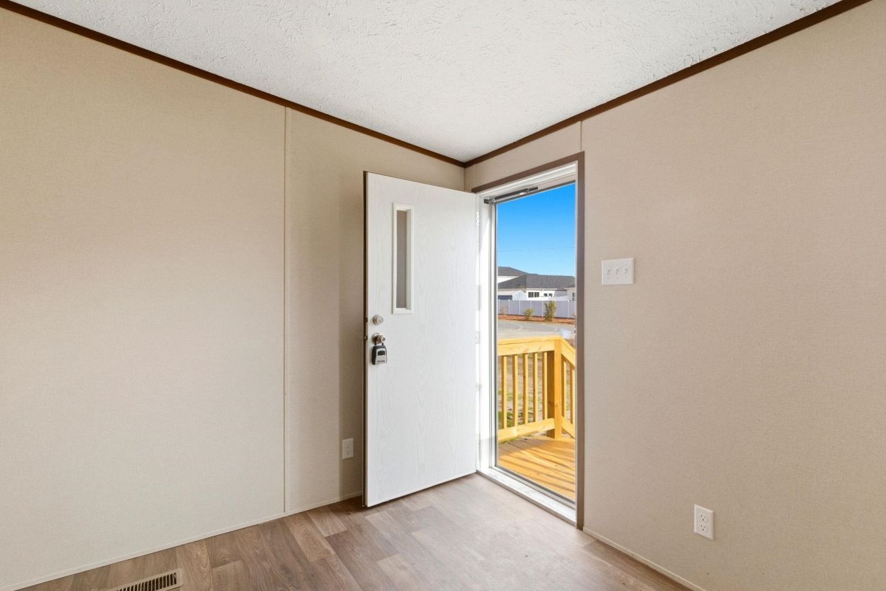 105 G P Smith Ave.  Photo 4