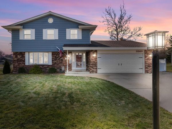 3560 S Loretta LANE, New Berlin, WI 53151