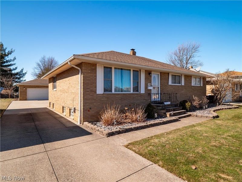 6886 Lynett Drive, Parma, OH 44129 Photo 2