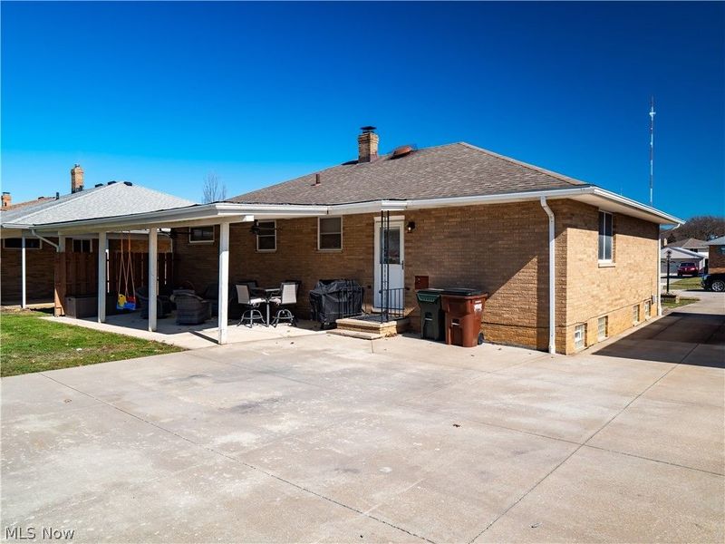 6886 Lynett Drive, Parma, OH 44129 Photo 4