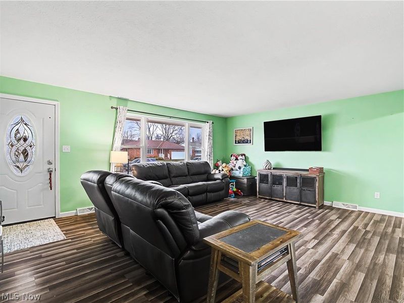 6886 Lynett Drive, Parma, OH 44129 Photo 9