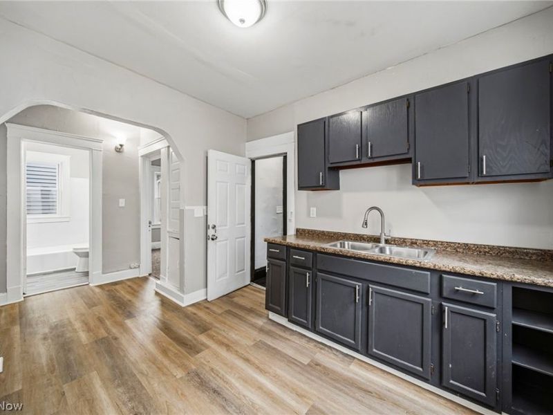 9512 Parkview Avenue , Cleveland, OH 44104 Photo 11