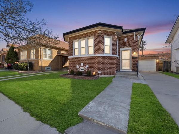 8233 S Harper Avenue, Chicago, IL 60619