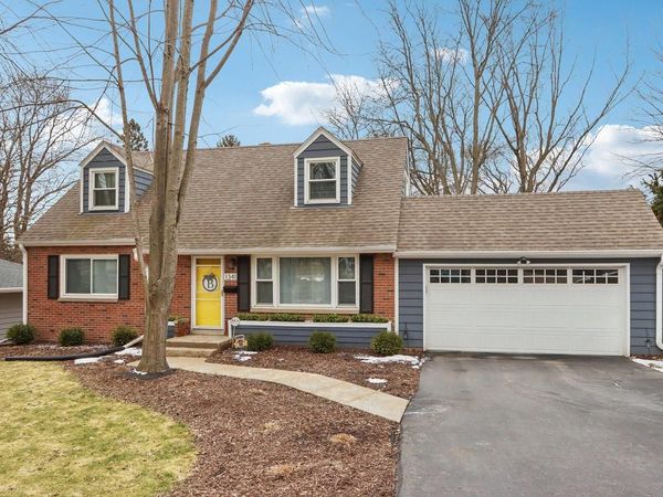 1341 E Roberta AVENUE, Waukesha, WI 53186