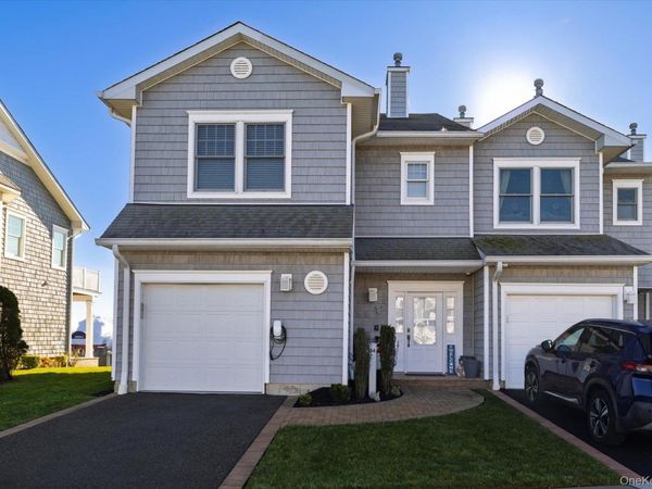 54 Ocean Watch Court , Freeport, NY 11520