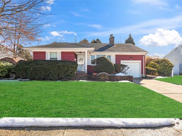 16 Newmarket Road, Syosset, NY 11791