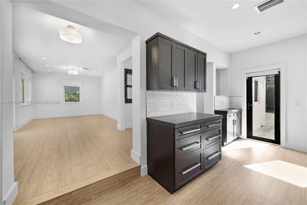 6476 SW 10th Ter , West Miami, FL 33144 Photo