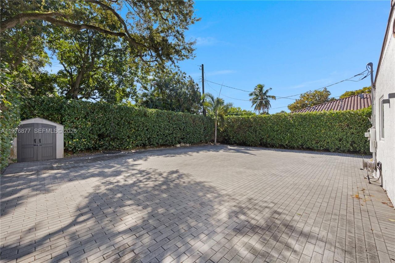 6476 SW 10th Ter , West Miami, FL 33144 Photo