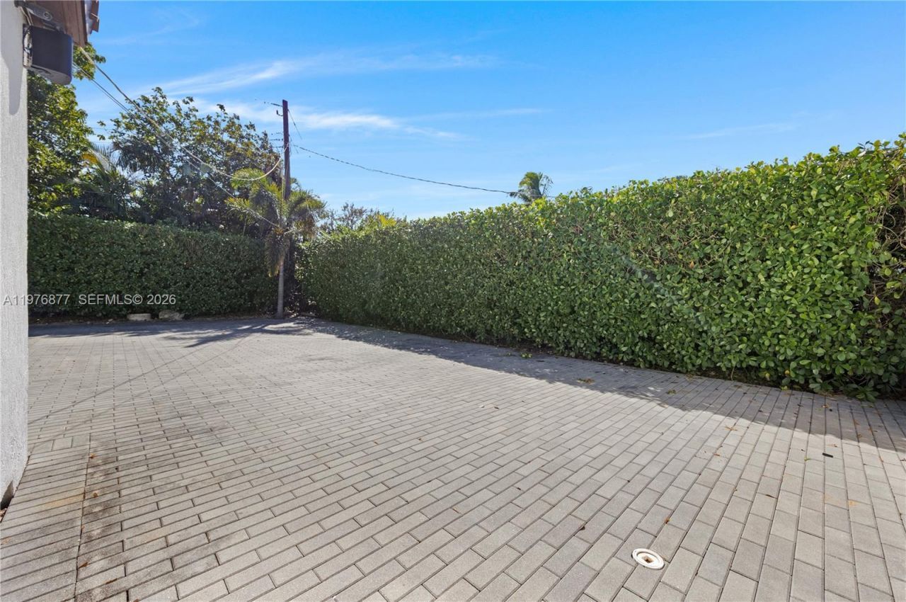 6476 SW 10th Ter , West Miami, FL 33144 Photo