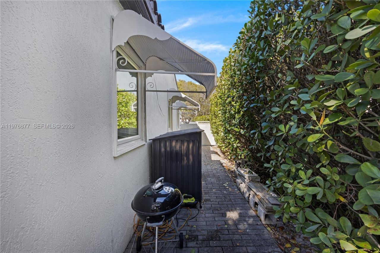 6476 SW 10th Ter , West Miami, FL 33144 Photo