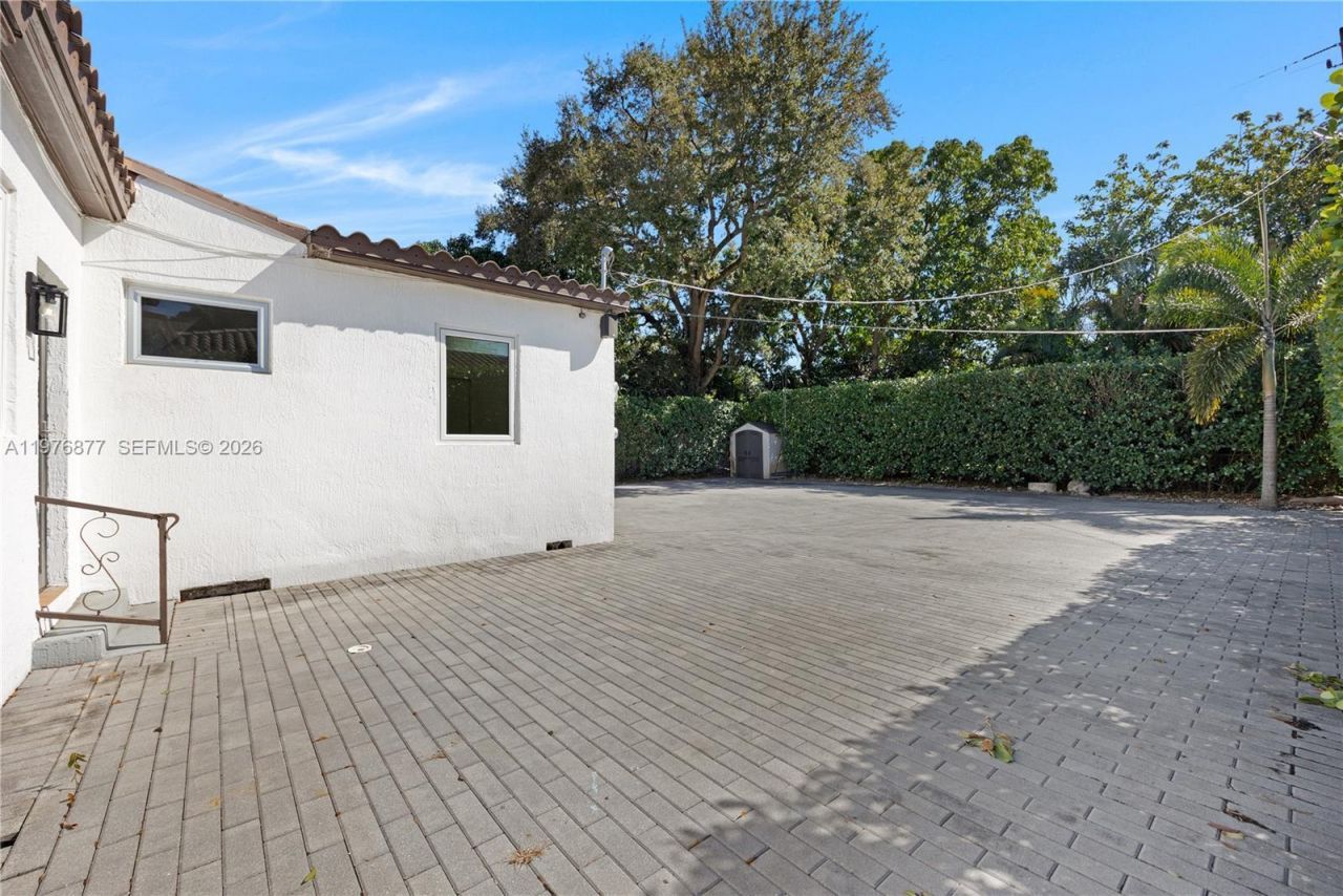 6476 SW 10th Ter , West Miami, FL 33144 Photo