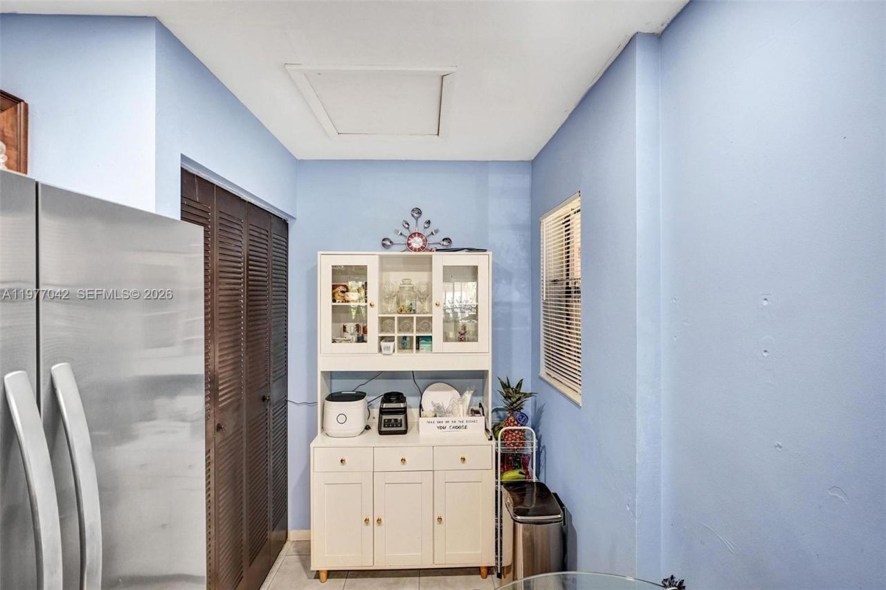 871 NE 207 Ln, Unit 203-15, Miami, FL 33179 Photo