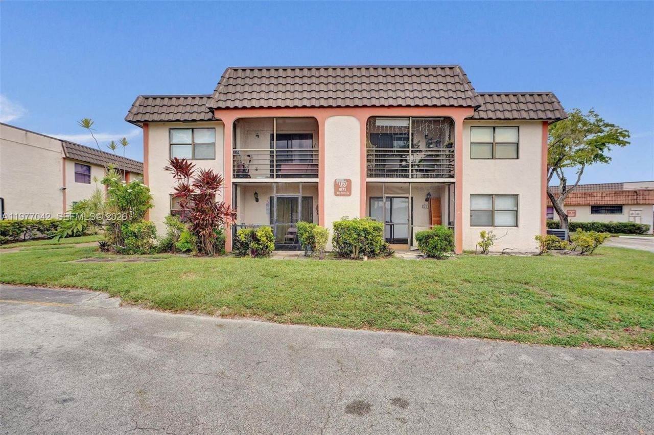 871 NE 207 Ln, Unit 203-15, Miami, FL 33179 Photo