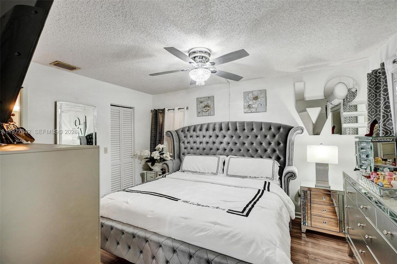 871 NE 207 Ln, Unit 203-15, Miami, FL 33179 Photo