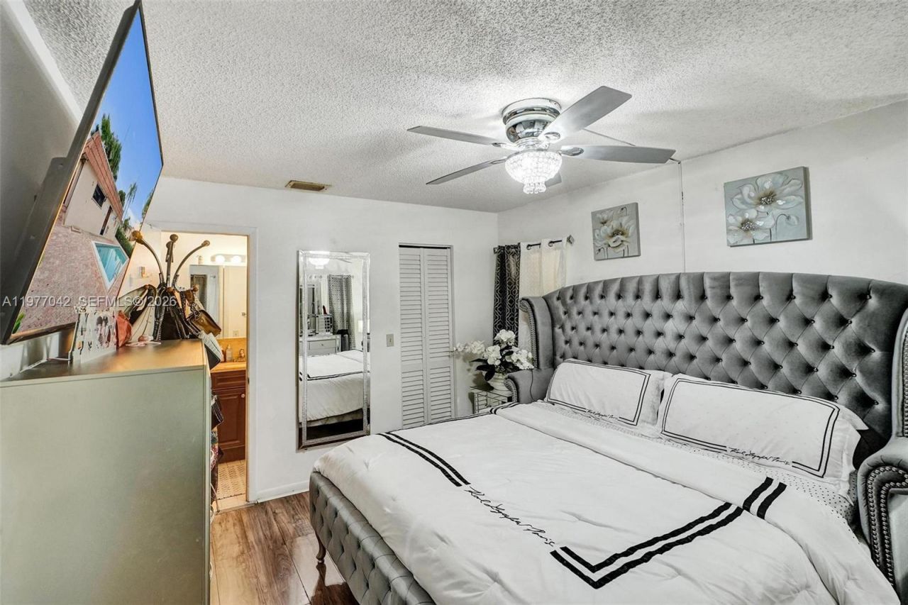 871 NE 207 Ln, Unit 203-15, Miami, FL 33179 Photo