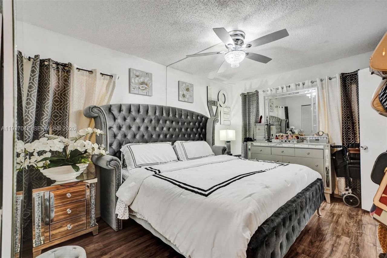 871 NE 207 Ln, Unit 203-15, Miami, FL 33179 Photo