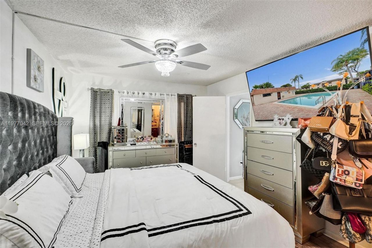 871 NE 207 Ln, Unit 203-15, Miami, FL 33179 Photo