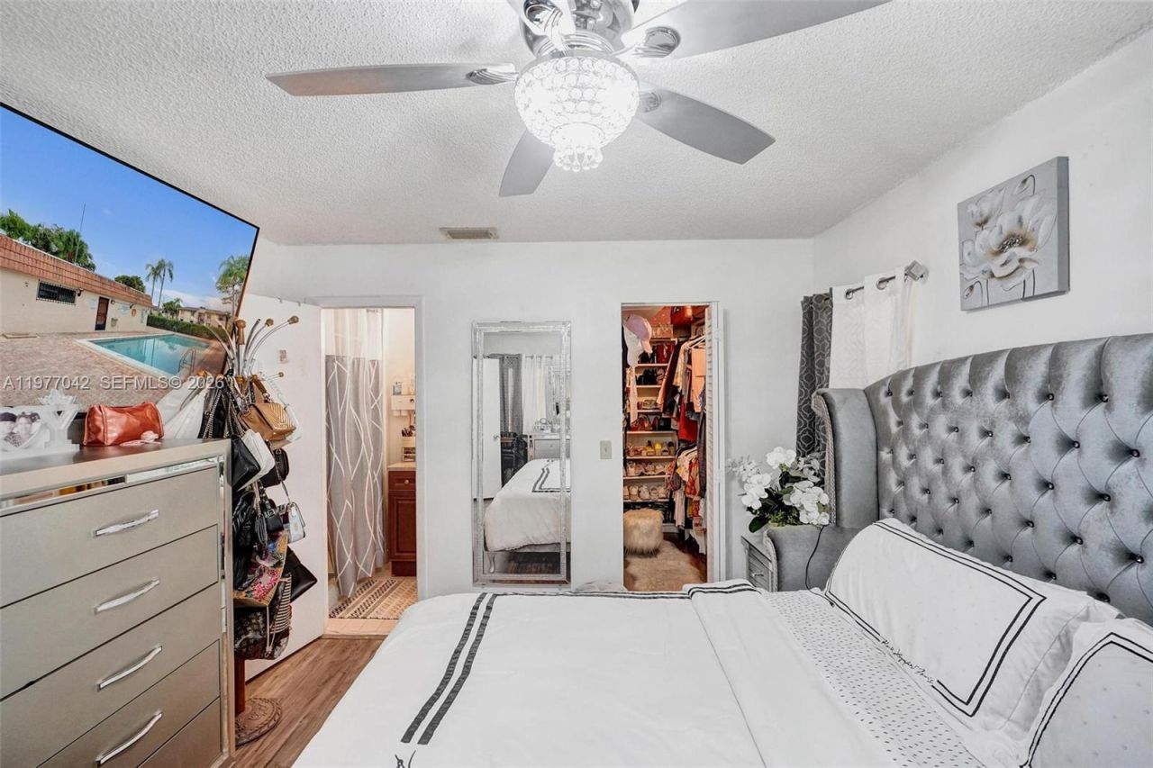 871 NE 207 Ln, Unit 203-15, Miami, FL 33179 Photo