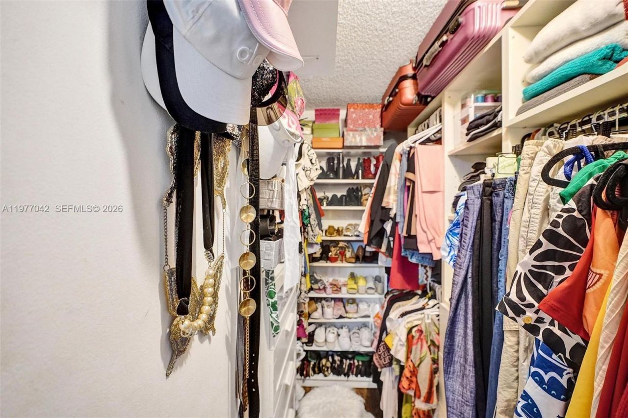 871 NE 207 Ln, Unit 203-15, Miami, FL 33179 Photo