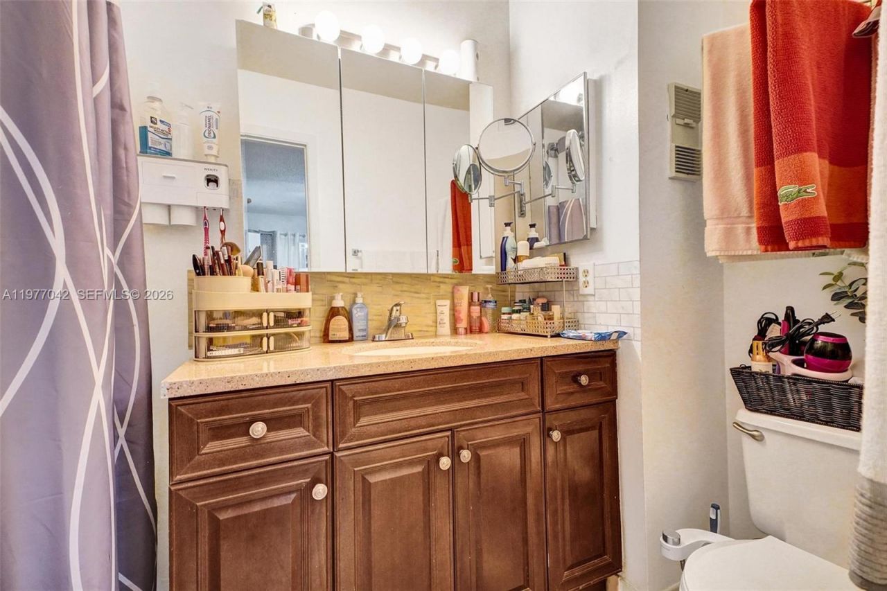 871 NE 207 Ln, Unit 203-15, Miami, FL 33179 Photo