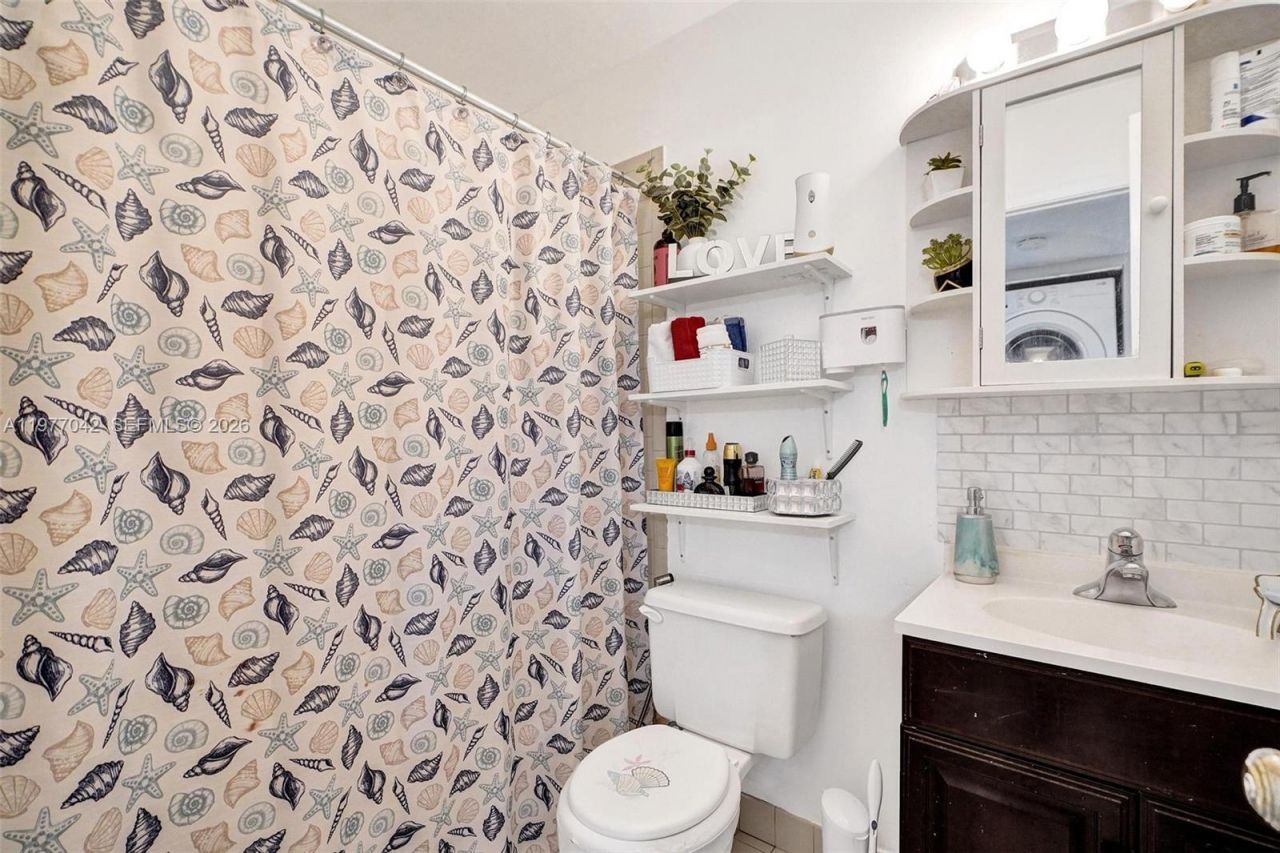 871 NE 207 Ln, Unit 203-15, Miami, FL 33179 Photo