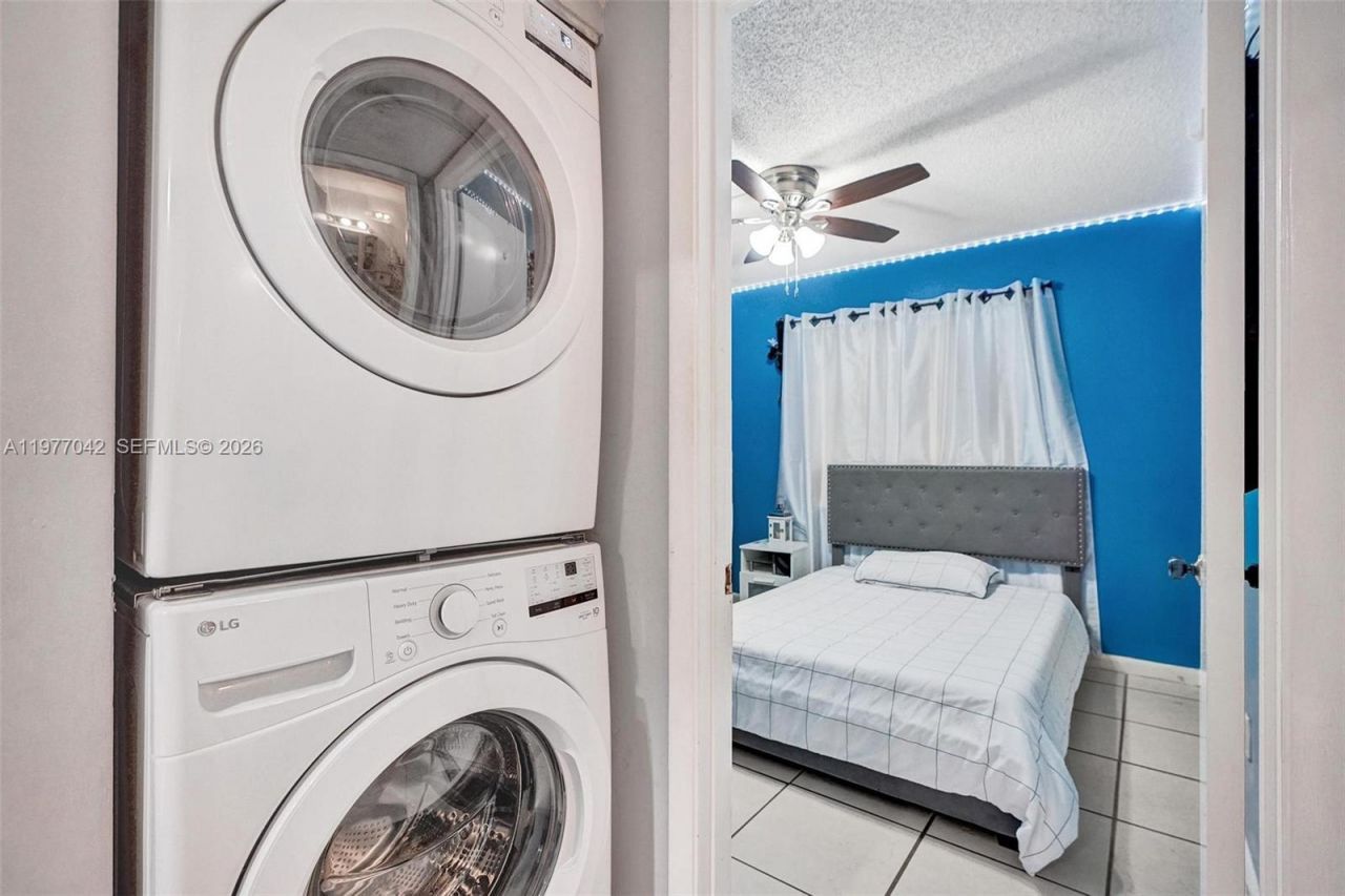 871 NE 207 Ln, Unit 203-15, Miami, FL 33179 Photo