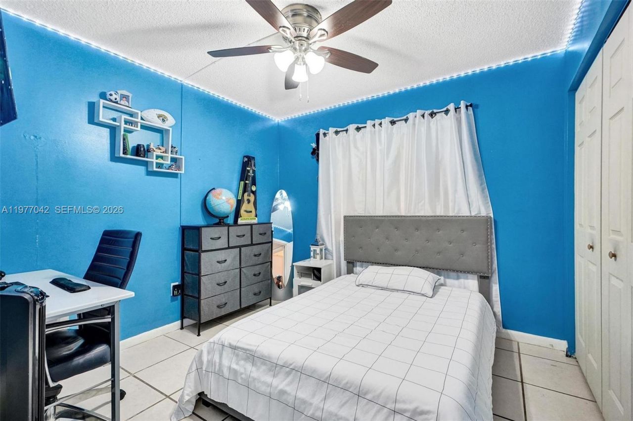 871 NE 207 Ln, Unit 203-15, Miami, FL 33179 Photo