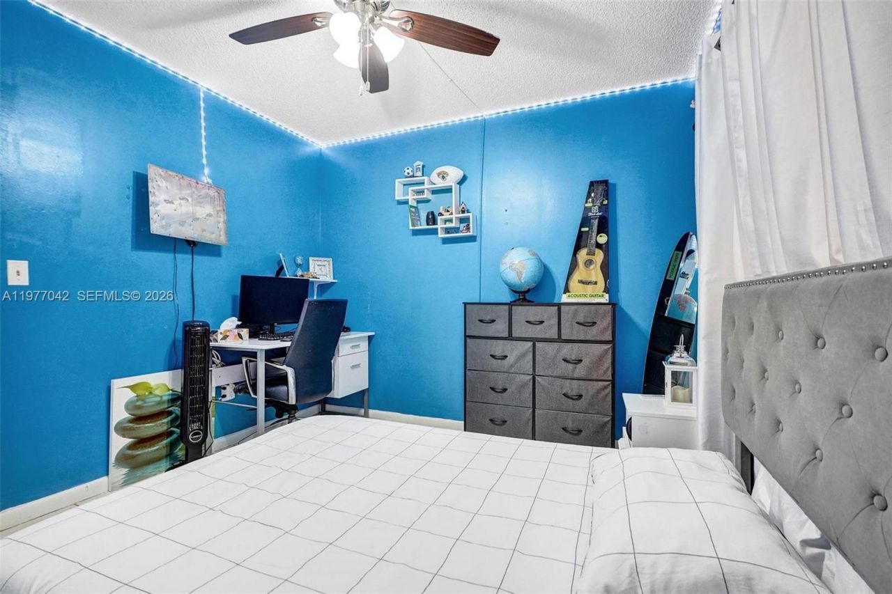 871 NE 207 Ln, Unit 203-15, Miami, FL 33179 Photo