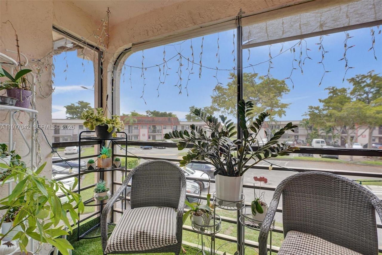 871 NE 207 Ln, Unit 203-15, Miami, FL 33179 Photo