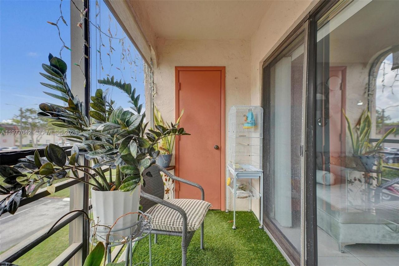 871 NE 207 Ln, Unit 203-15, Miami, FL 33179 Photo