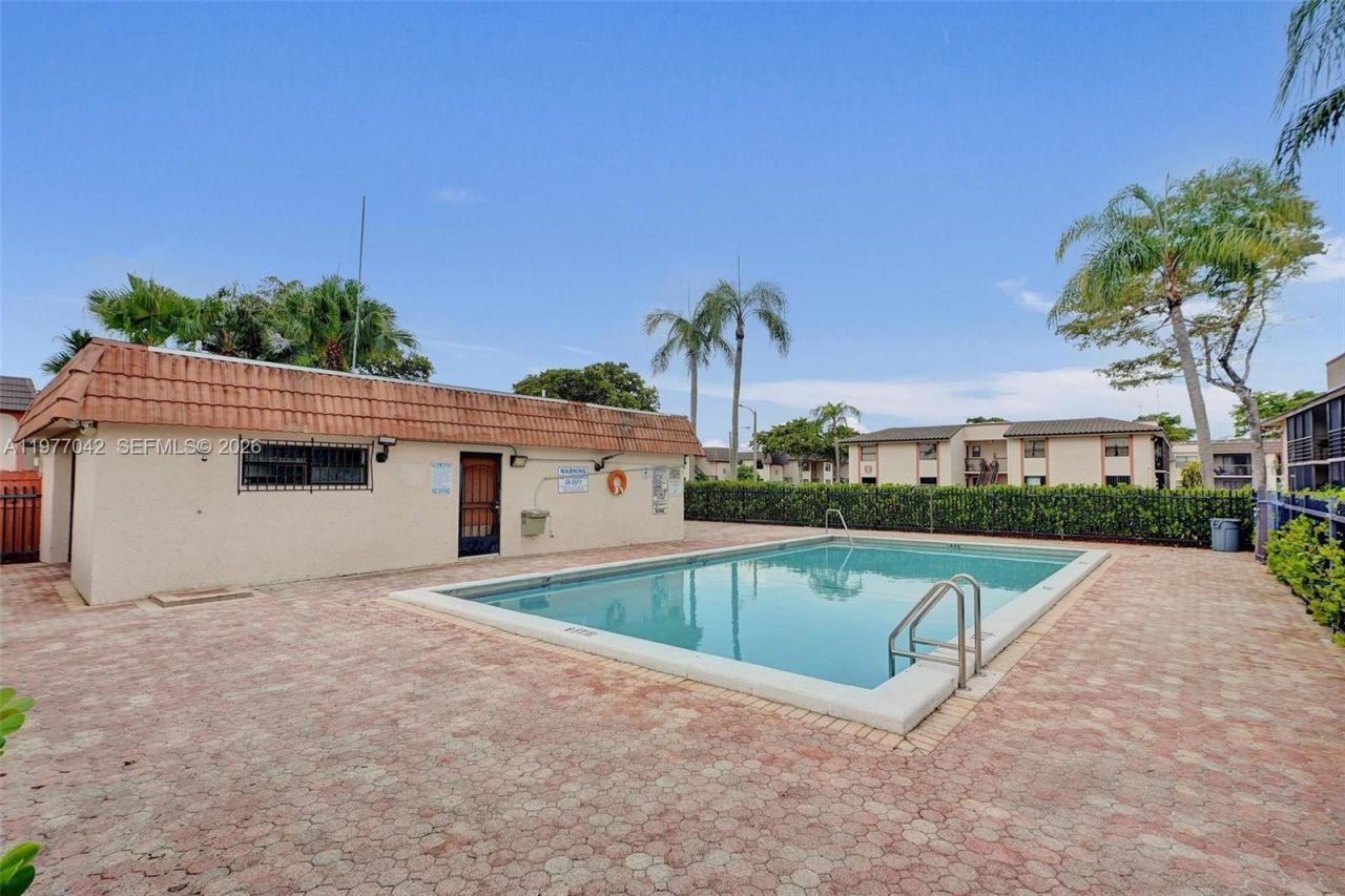 871 NE 207 Ln, Unit 203-15, Miami, FL 33179 Photo