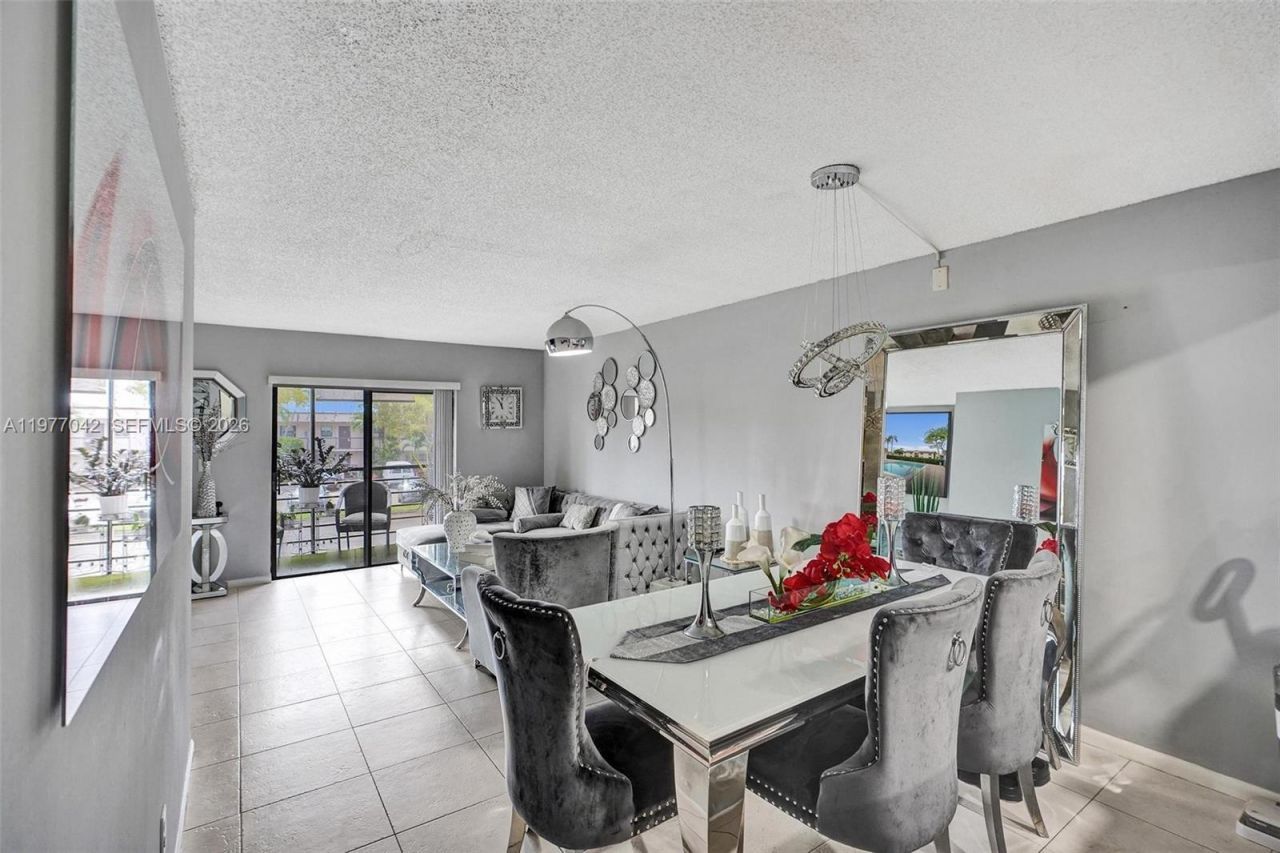 871 NE 207 Ln, Unit 203-15, Miami, FL 33179 Photo