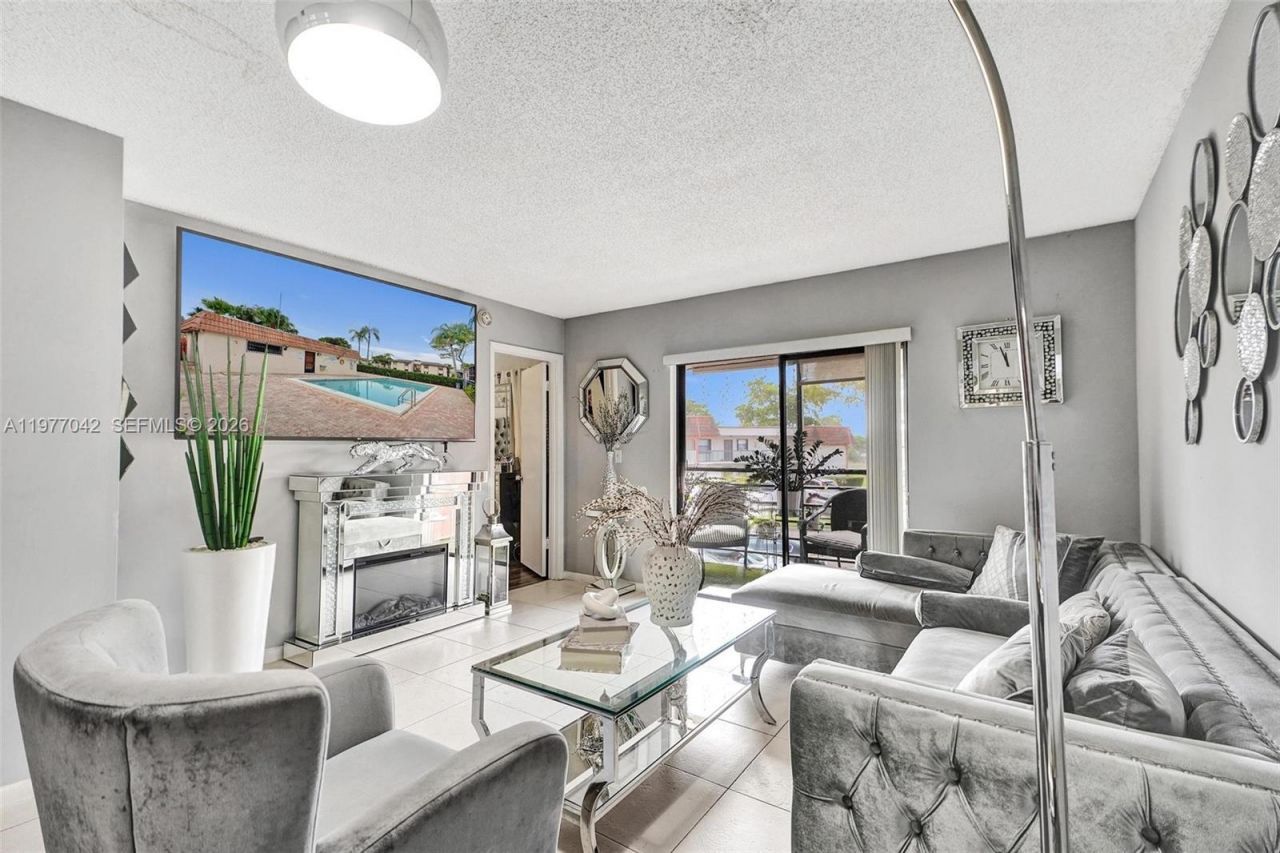 871 NE 207 Ln, Unit 203-15, Miami, FL 33179 Photo