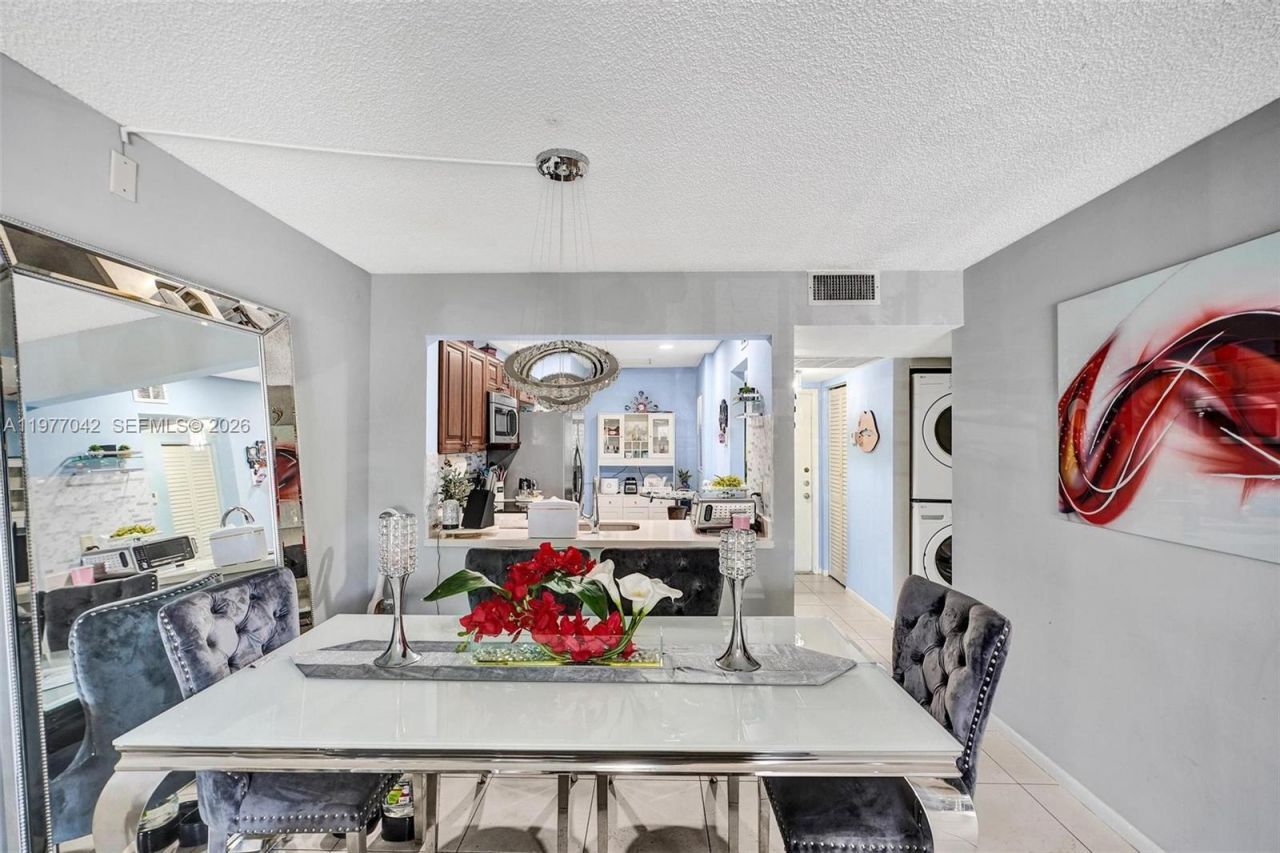 871 NE 207 Ln, Unit 203-15, Miami, FL 33179 Photo