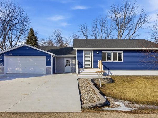 401 3rd Ave S, Fairmount, ND 58030