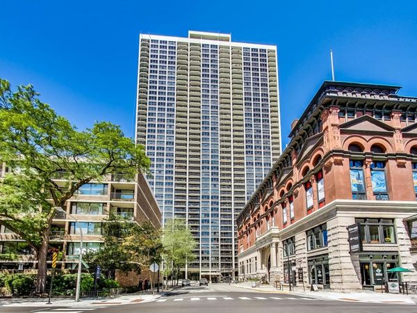1560 N Sandburg Terrace , Unit 2411J, Chicago, IL 60610
