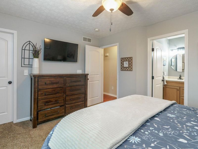 5094 Gredle Drive , Hilliard, OH 43026 Photo 14