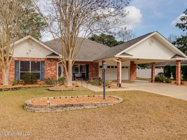 6423 Iona Street, Diamondhead, MS 39525