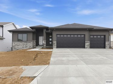 19903 Cottonwood Street , Gretna, NE 68028