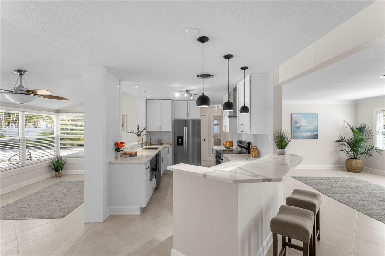 6604 Blue Heron Drive S, Saint Petersburg, FL 33707 Photo