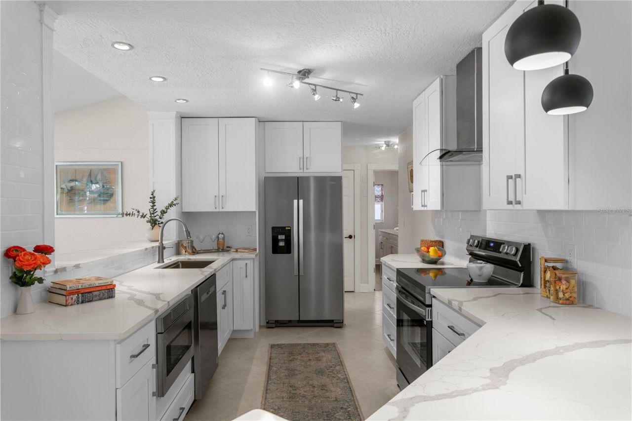 6604 Blue Heron Drive S, Saint Petersburg, FL 33707 Photo
