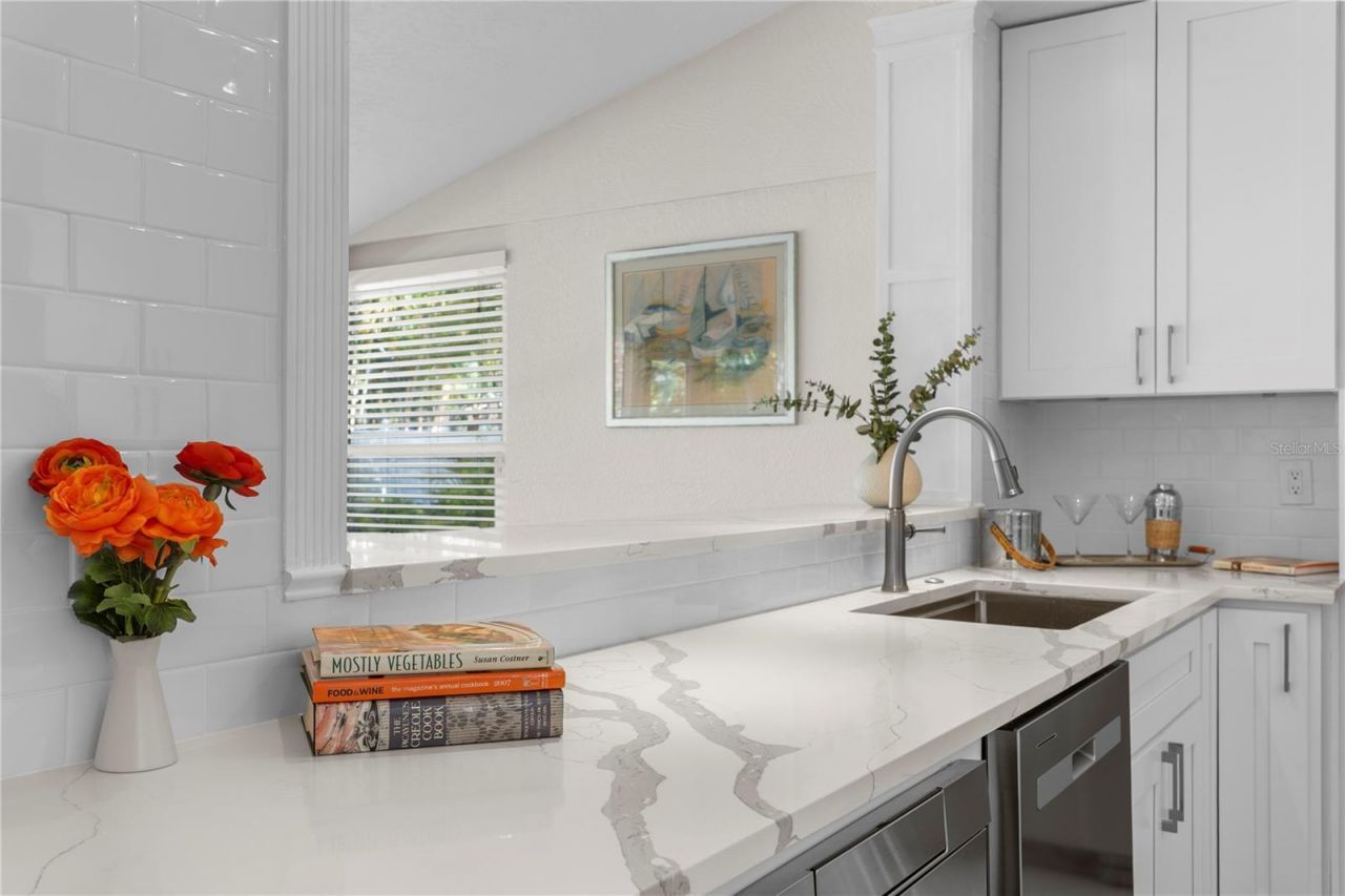 6604 Blue Heron Drive S, Saint Petersburg, FL 33707 Photo