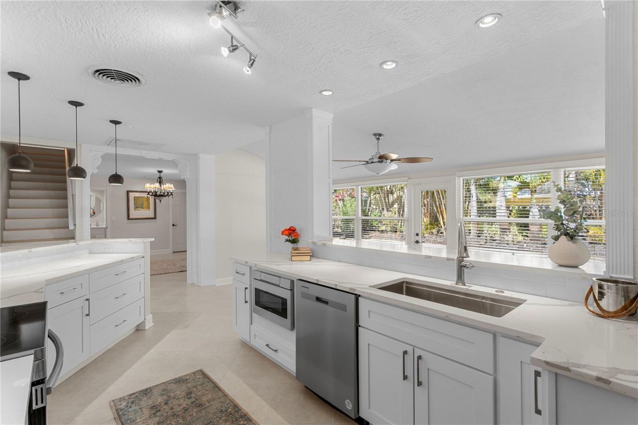 6604 Blue Heron Drive S, Saint Petersburg, FL 33707 Photo