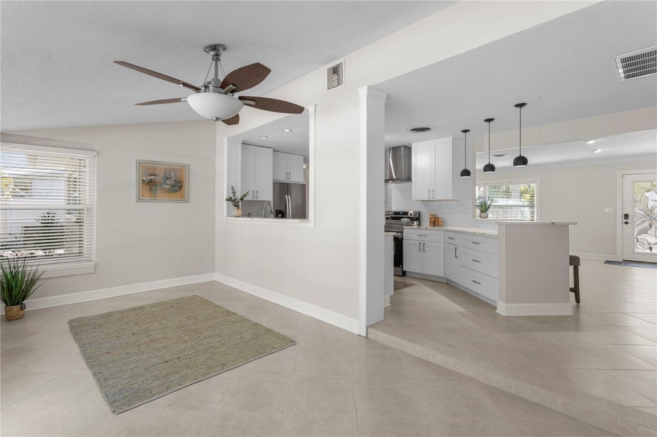 6604 Blue Heron Drive S, Saint Petersburg, FL 33707 Photo