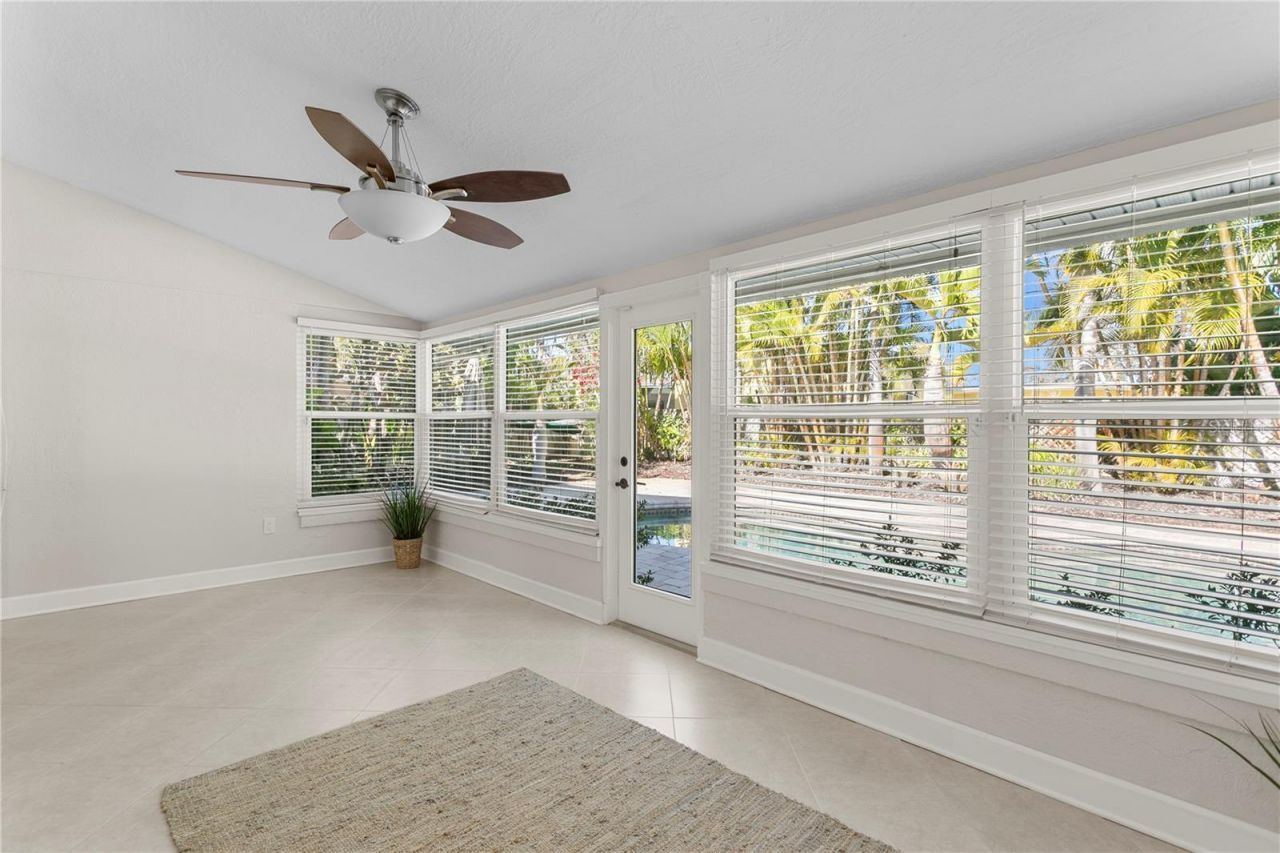 6604 Blue Heron Drive S, Saint Petersburg, FL 33707 Photo