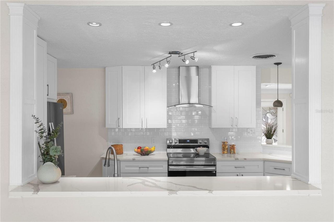 6604 Blue Heron Drive S, Saint Petersburg, FL 33707 Photo