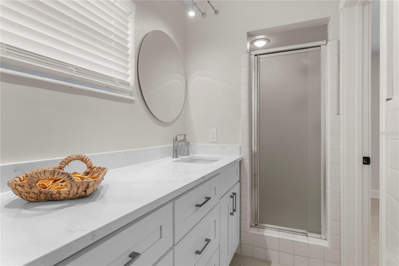 6604 Blue Heron Drive S, Saint Petersburg, FL 33707 Photo